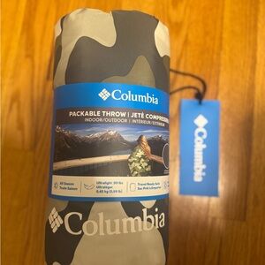 Columbia Camouflage Packable Throw Blanket